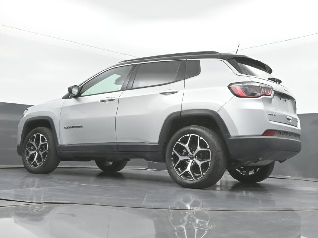 Used 2025 Jeep Compass Limited AWD/4WD image 38