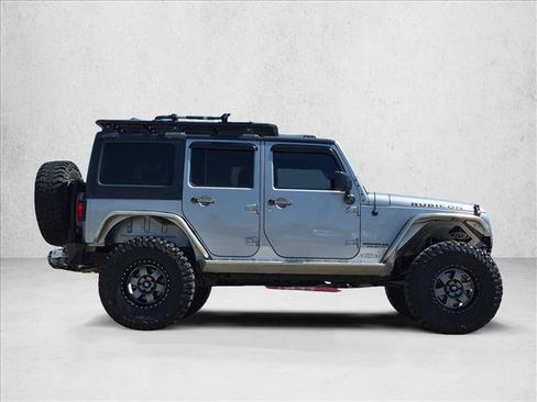 Used 2015 Jeep Wrangler Unlimited Rubicon w/ Connectivity Group AWD/4WD image 4