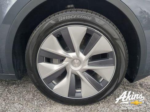 Used 2023 Tesla Model Y Long Range image 10