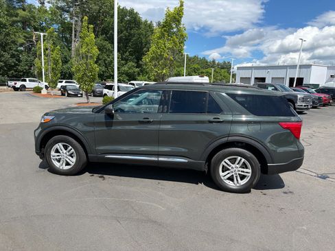 Used 2023 Ford Explorer XLT AWD/4WD image 8