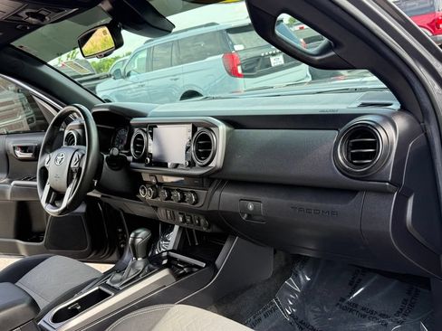 Used 2021 Toyota Tacoma TRD Off-Road AWD/4WD image 15