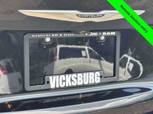 Used 2015 Chrysler 200 S w/ Navigation & Sound Group I FWD image 39