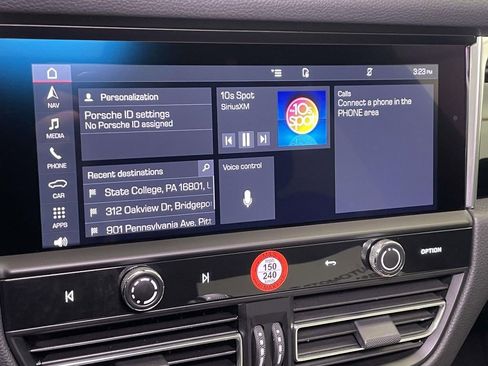 Certified 2025 Porsche Macan AWD/4WD image 29