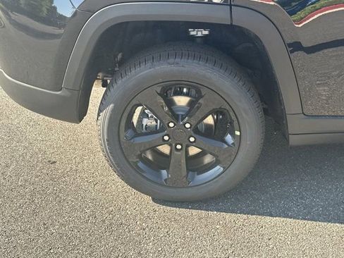 New 2025 Jeep Grand Cherokee Limited w/ Black Appearance Package image 17