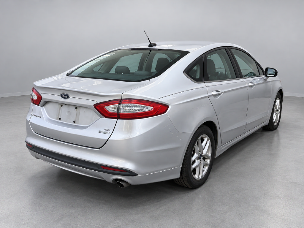 Used 2013 Ford Fusion SE FWD image 3