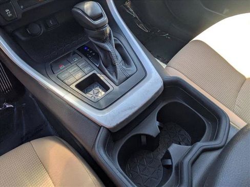 Used 2021 Toyota RAV4 LE AWD/4WD image 17