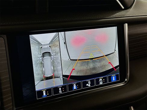 Used 2023 GMC Yukon XL Denali image 14