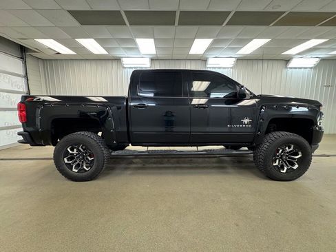 Used 2018 Chevrolet Silverado 1500 LT w/ All Star Edition image 5