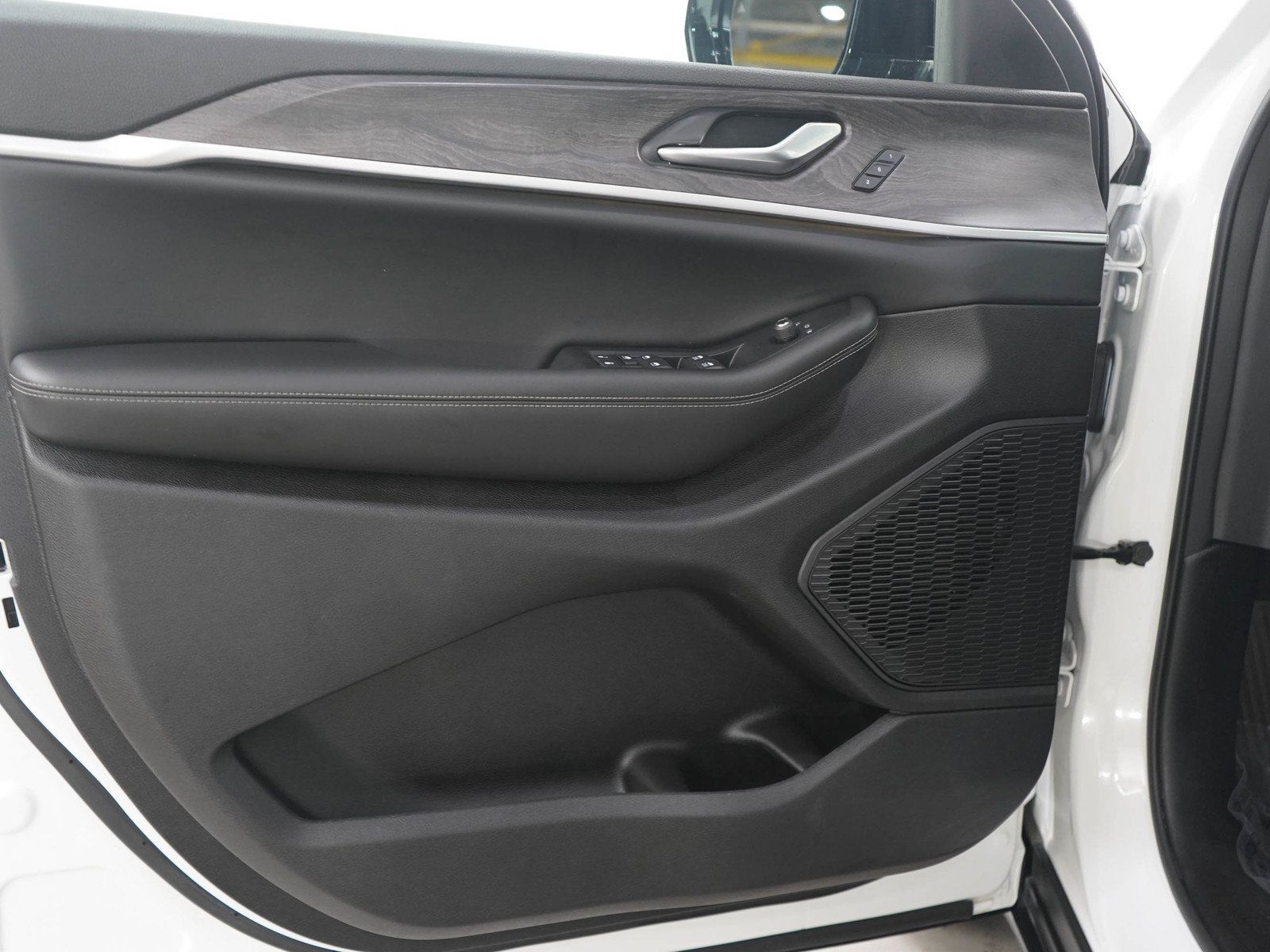 Used 2023 Jeep Grand Cherokee L Limited AWD/4WD image 20