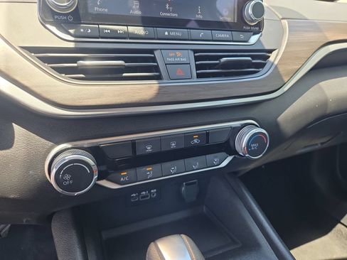Used 2025 Nissan Altima 2.5 SV FWD image 20