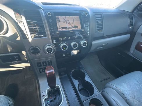 Used 2011 Toyota Sequoia Platinum image 19