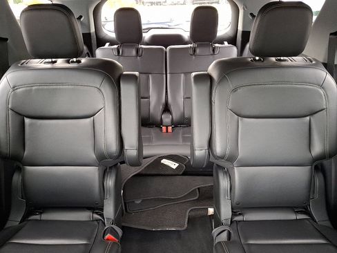 Certified 2022 Ford Explorer XLT w/ Equipment Group 202A image 19