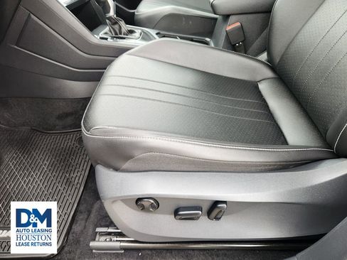 Used 2022 Volkswagen Tiguan SE FWD image 32
