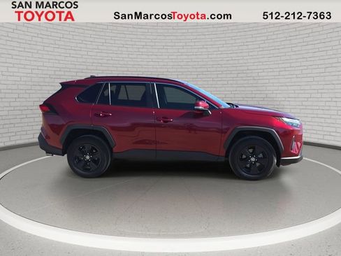 Used 2022 Toyota RAV4 XLE w/ Convenience Package image 4