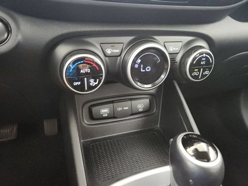Used 2025 Hyundai Venue SEL FWD image 28