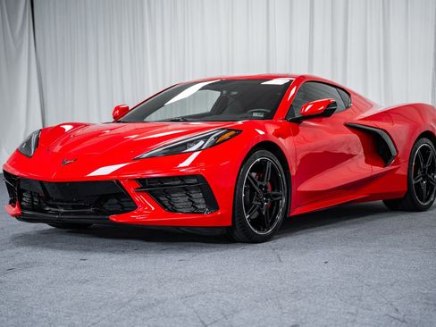Used 2020 Chevrolet Corvette Stingray Coupe w/ 1LT RWD image 3