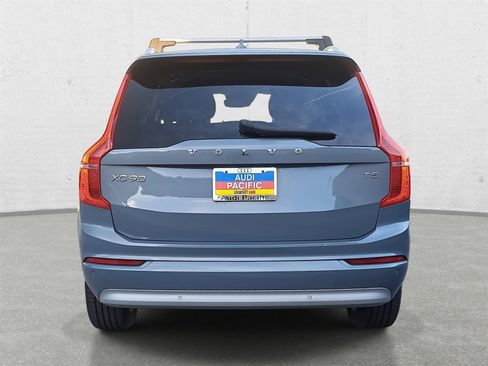 Used 2022 Volvo XC90 T5 Momentum image 6