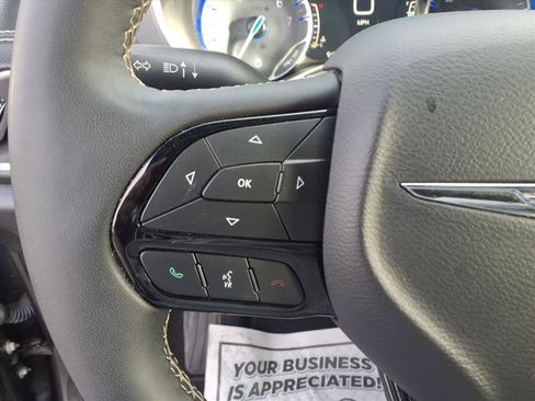 Used 2022 Chrysler Pacifica Touring-L w/ S Appearance Package image 19