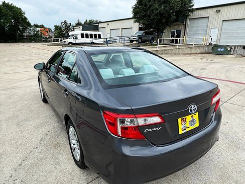 Used 2012 Toyota Camry LE image 7