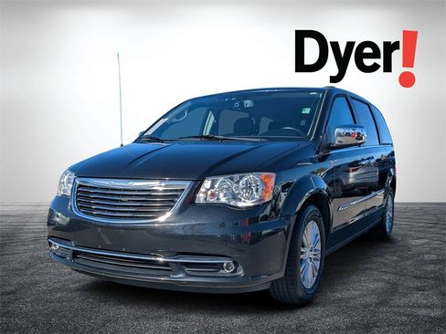 Used 2015 Chrysler Town & Country Touring-L w/ Driver Convenience Group image 8