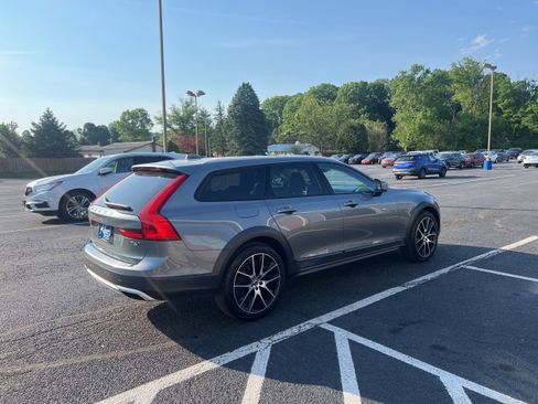 Used 2019 Volvo V90 T6 Cross Country w/ Advanced Package AWD/4WD image 6