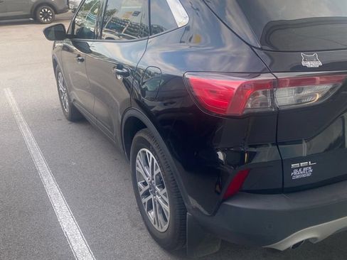 Used 2022 Ford Escape SEL w/ Technology Package FWD image 4