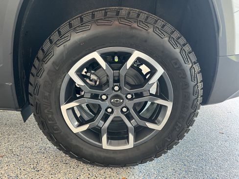 New 2026 Chevrolet Equinox ACTIV w/ LPO, Floor Liner Package AWD/4WD image 36