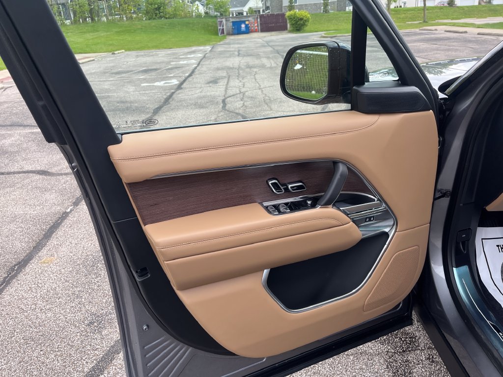Certified 2026 Land Rover Range Rover SE AWD/4WD image 10