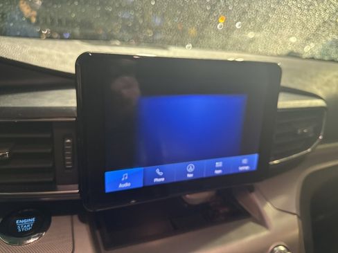 Used 2022 Ford Explorer XLT w/ Equipment Group 202A image 12