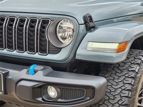 Used 2024 Jeep Wrangler Unlimited w/ Convenience Group AWD/4WD image 16