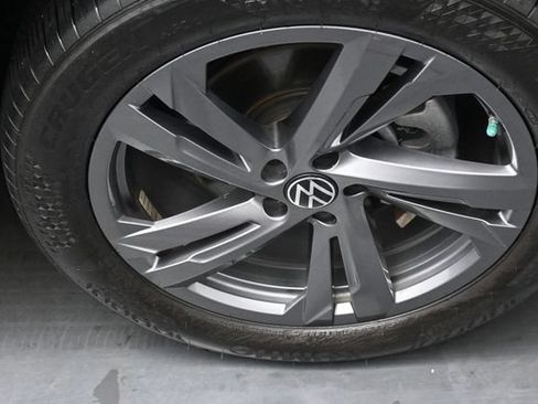 Used 2024 Volkswagen Atlas Cross Sport SEL R-Line AWD/4WD image 31