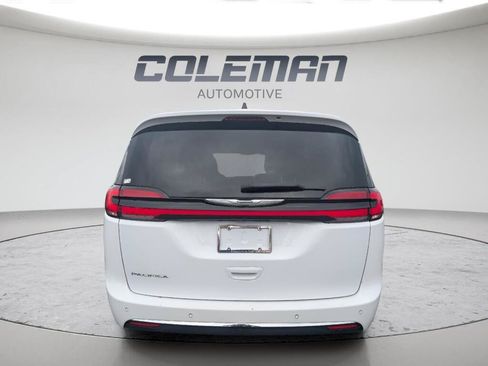 Used 2023 Chrysler Pacifica Touring-L FWD image 5