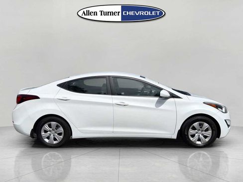 Used 2016 Hyundai Elantra SE image 4