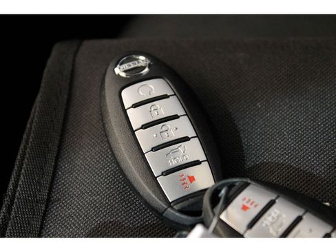 Used 2018 Nissan Rogue SL image 29