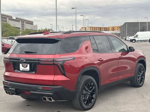 Used 2024 Chevrolet Traverse LT w/ Midnight/Sport Edition image 8