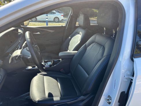 Used 2025 Buick Envista Sport Touring image 36