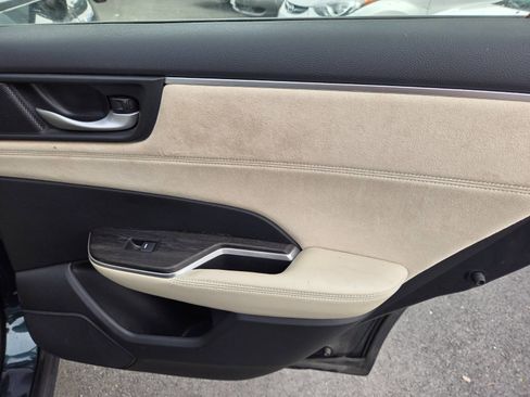 Used 2018 Honda Clarity Touring image 12