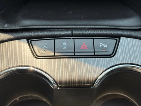 Used 2022 GMC Acadia SLT w/ Technology Package AWD/4WD image 47