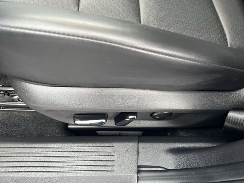 Used 2024 Nissan Rogue SV w/ SV Premium Package image 17