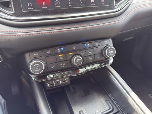 Used 2023 Dodge Durango GT image 17