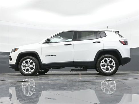 Used 2025 Jeep Compass Sport image 43