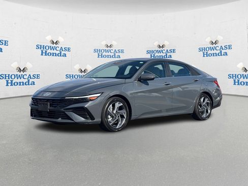 Used 2024 Hyundai Elantra Limited image 2