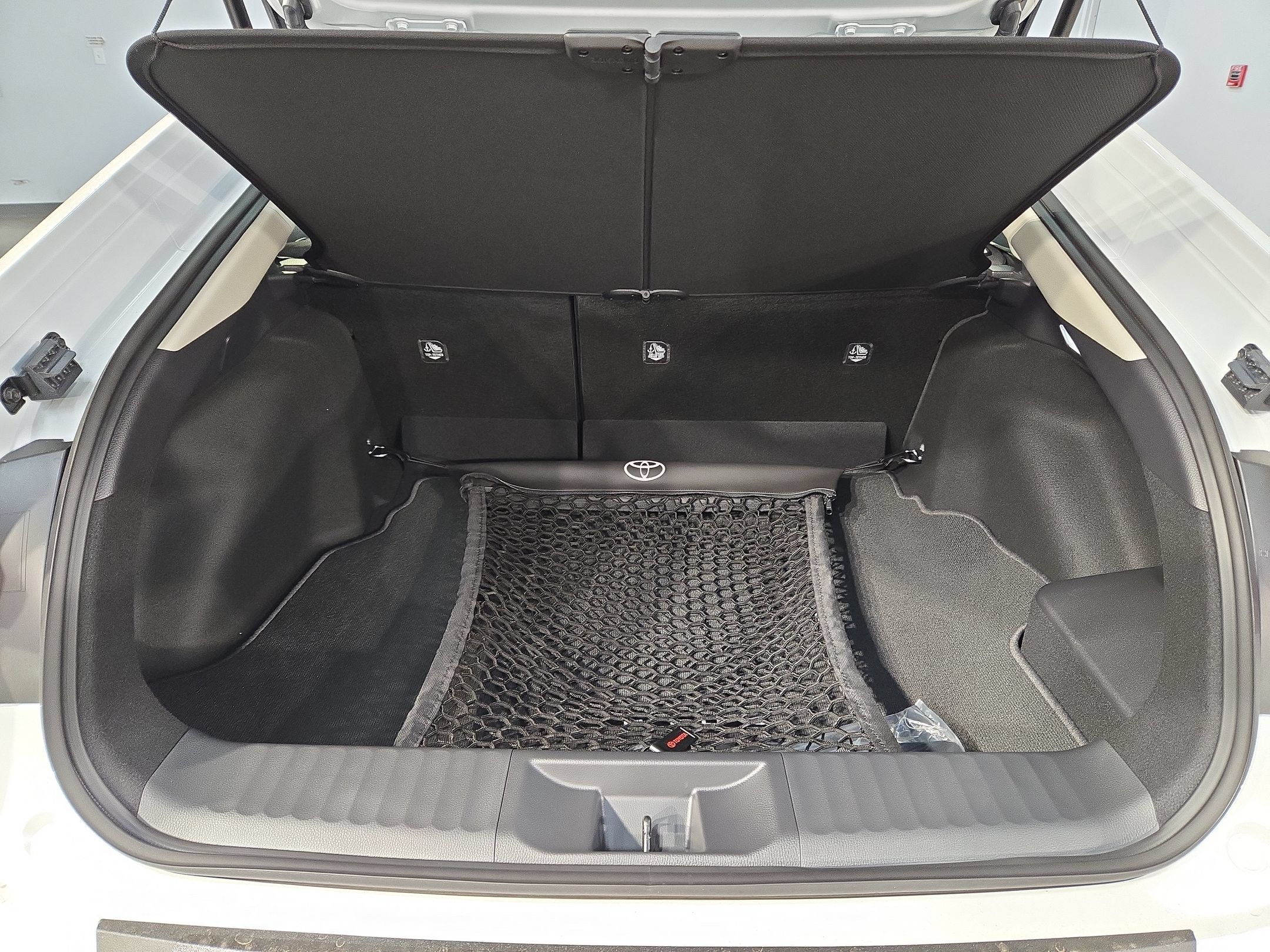 New 2027 Toyota Prius LE FWD image 14