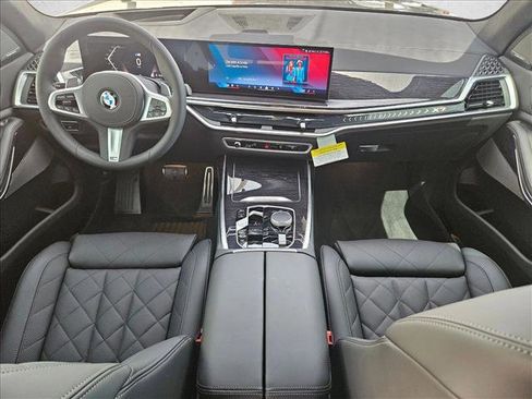 Certified 2026 BMW X7 xDrive40i w/ M Sport Package AWD/4WD image 14