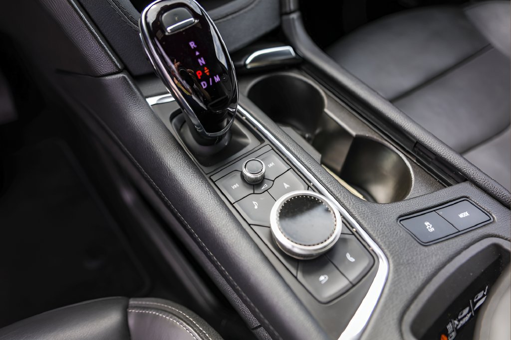 Certified 2025 Cadillac XT6 Premium Luxury FWD image 21