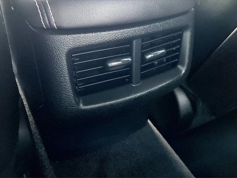 Used 2015 Dodge Challenger SRT image 25