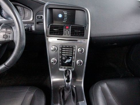 Used 2016 Volvo XC60 T5 Premier w/ Climate Package image 9