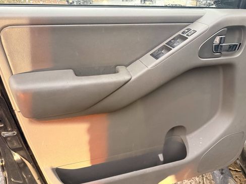 Used 2012 Nissan Frontier SL w/ Moonroof Pkg image 14