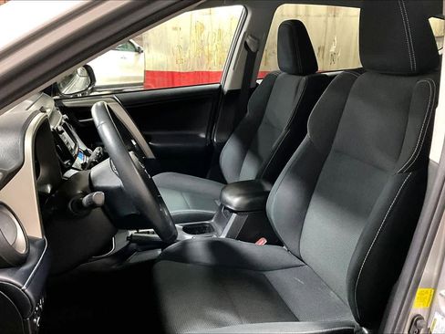 Used 2018 Toyota RAV4 XLE image 7