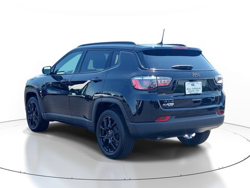 Used 2025 Jeep Compass Latitude w/ Altitude Special Edition AWD/4WD image 3
